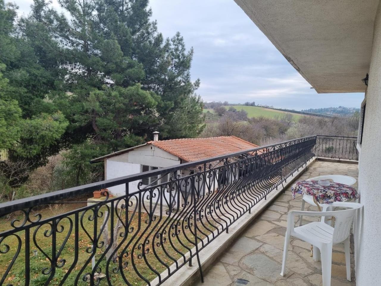 Villa In Trilofos-close To The